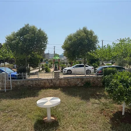 Soni Oruci Aparthotel 3*